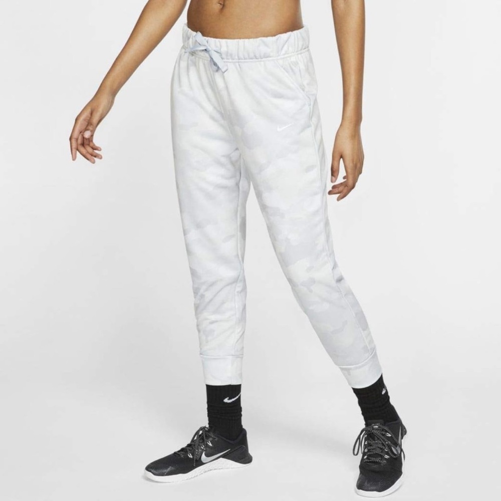 Nike Women’s DRI-FIT Icon Clash Camo 7/8 fleece Jogger Pants - Size M